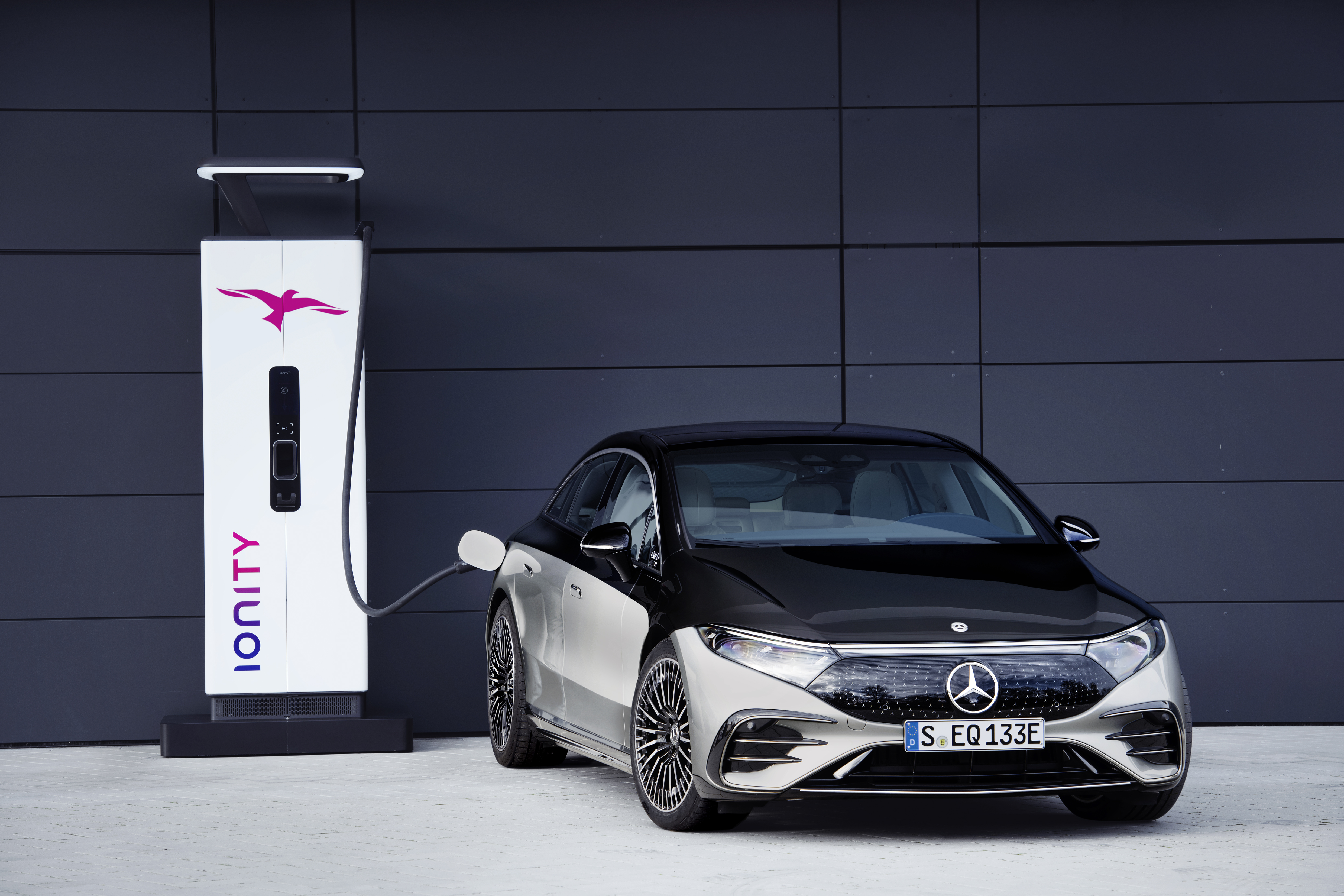 Charging Mercedes-EQ, EQS, V 297, 2021